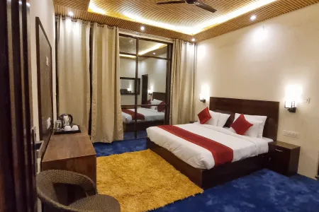 Deluxe Room with private balcony – Kashi Retreat