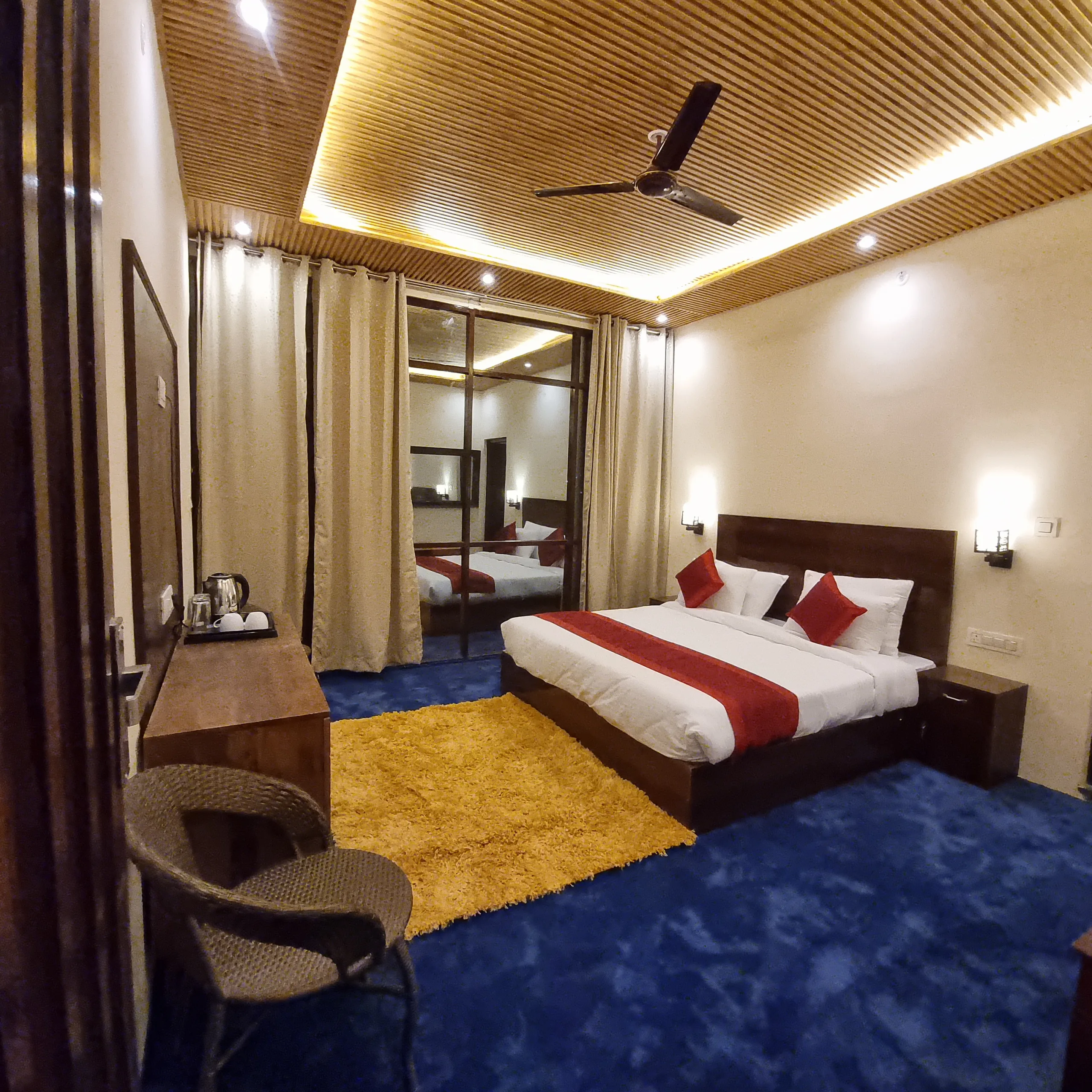 Deluxe Room with private balcony – Kashi Retreat